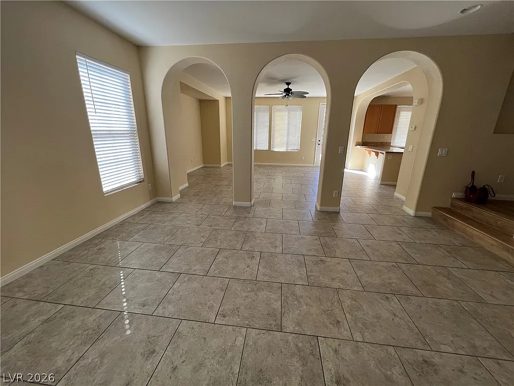 5 bed, 3.0 bath, 3066 sqft, $2,950 — Photo 4