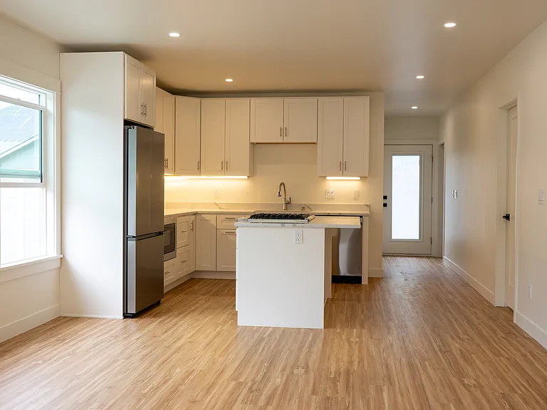3712 Richmond St — Photo 5