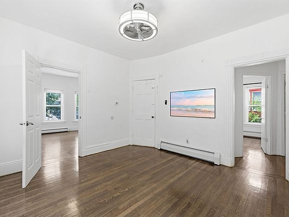 5th image of 15 Waverly Ave