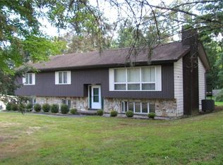 18 Tanglewood Dr, Wappingers Falls, NY 12590