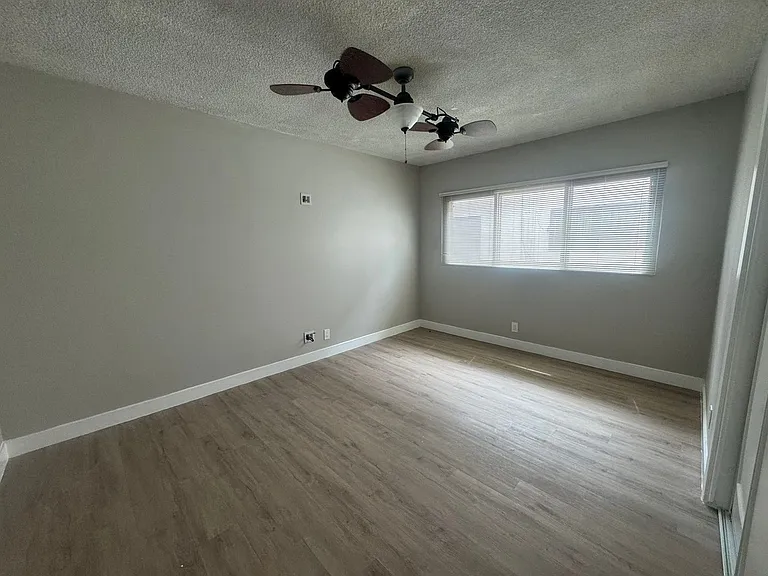 3212 W 84th Pl — Photo 8