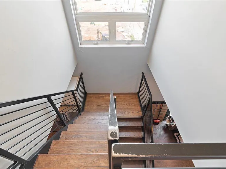 227 W Thompson St #D — Photo 30