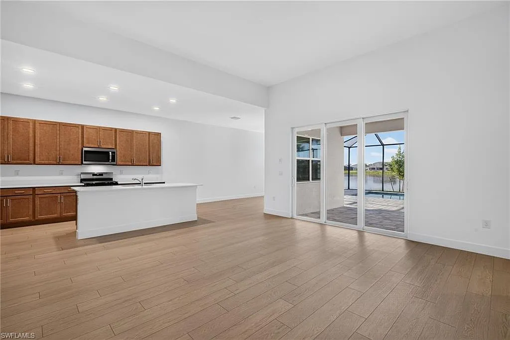 4 bed, 3.0 bath, 2489 sqft, $6,500 — Photo 2