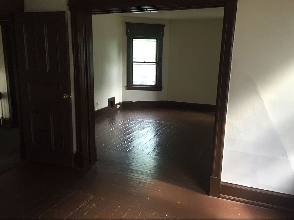 1st image of 3321 W Saint Paul Ave #3323
