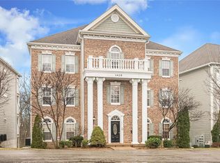 1435 Heritage Landing Dr, Saint Charles, MO 63303