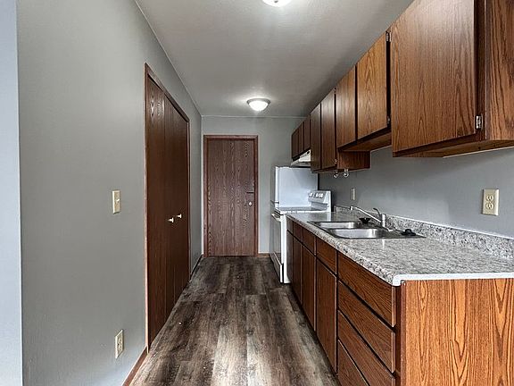 3rd image of 616 Squire Dr #3C