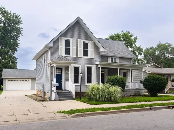 38 N Green St, Carpentersville, IL 60110