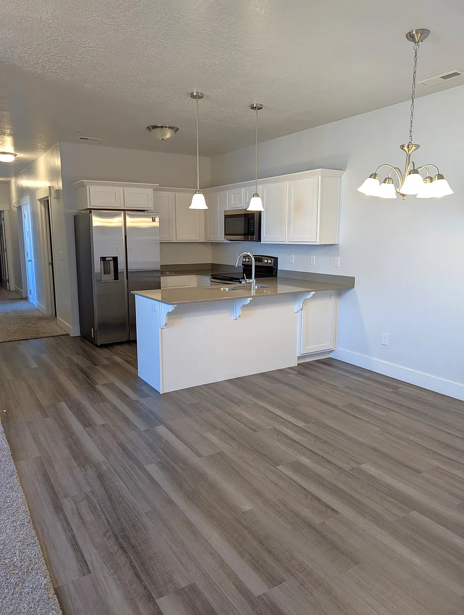 Building Photo - 749 N 380 W #D201