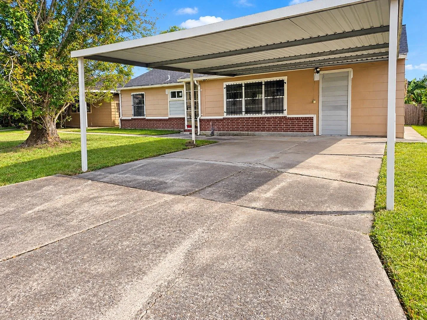 3 bed, 2.0 bath, 1766 sqft, $1,795 — Photo 1