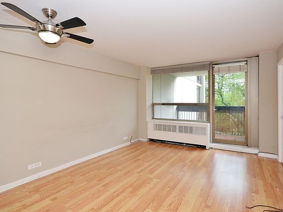 3rd image of 1460 N Sandburg Ter APT 307