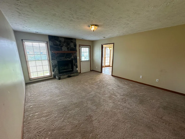 7850 Penelope Dr — Photo 2