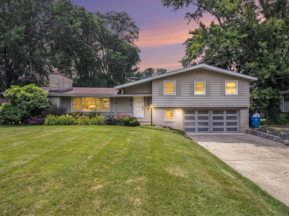 819 Thomas St, Plainwell, MI 49080