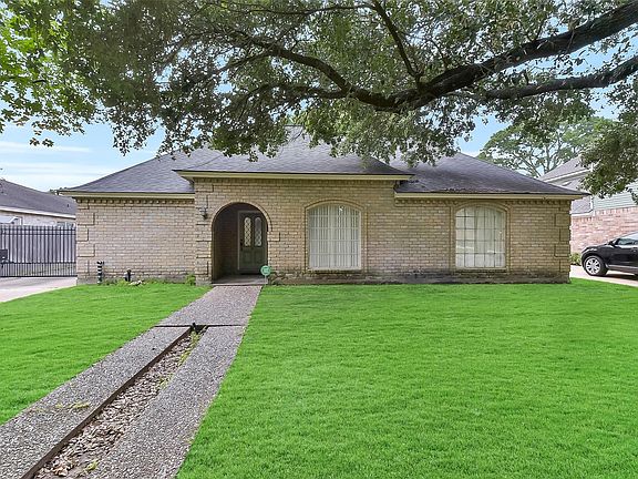 2nd image of 20318 Laurel Lock Drive
