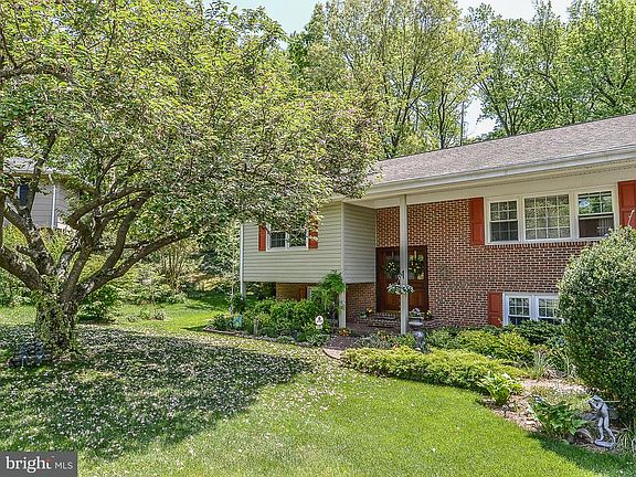 2nd image of 4403 Aragon Pl