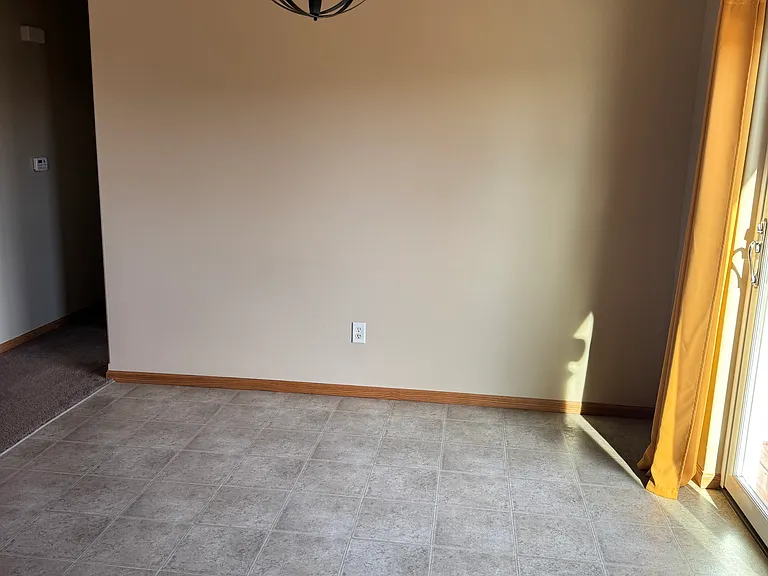 90 Colton Dr S — Photo 4