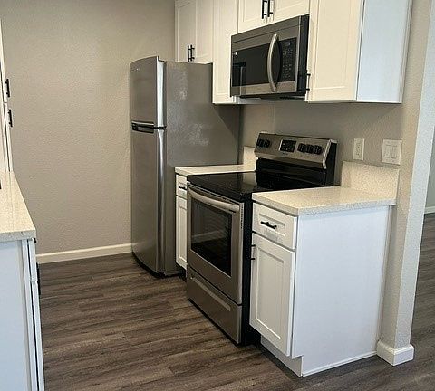 Kitchen- new appliances, new countertops and cabinets
