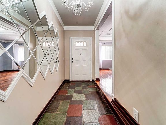 4th image of 4904 Tamarack Blvd