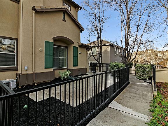 3rd image of 3256 Shiraz Pl