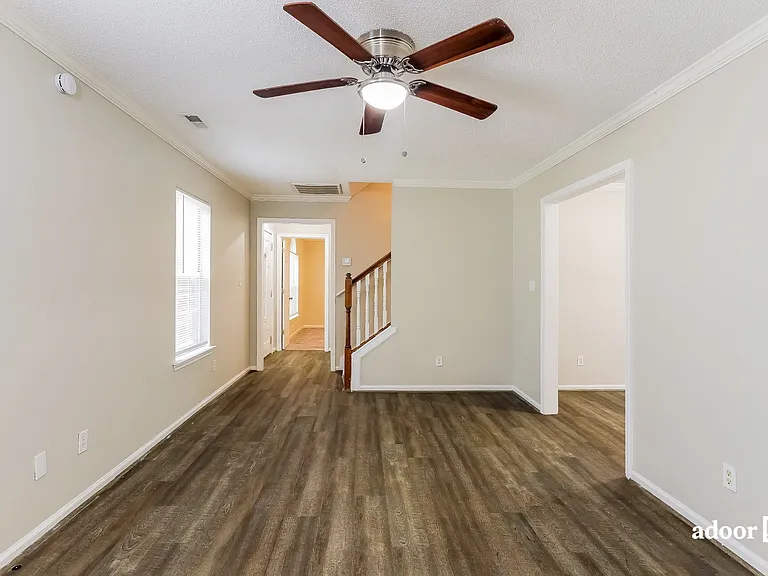 1136 Oak Creek Trl — Photo 4