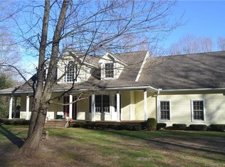 609 Lakeside Rd, Southbury, CT 06488