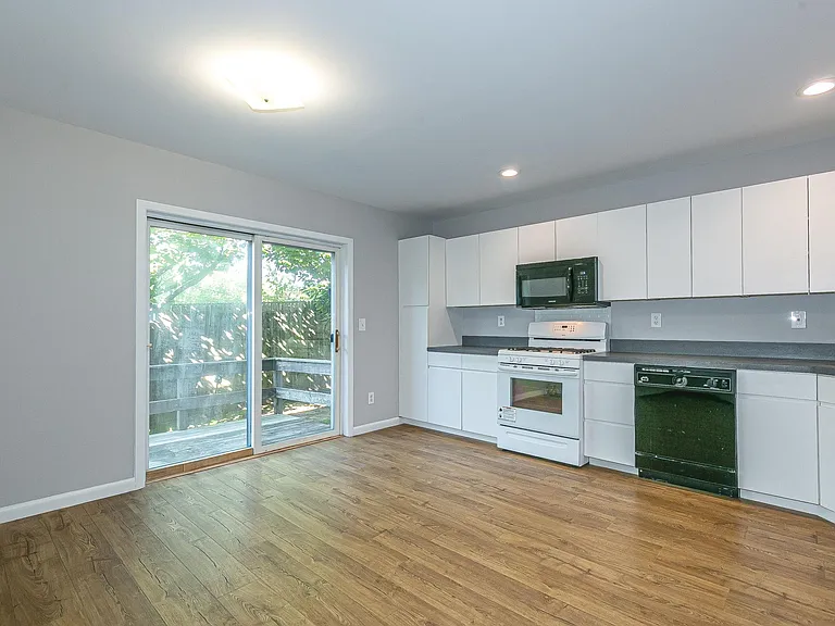 40 Herb Hill Rd #I — Photo 3