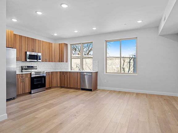 4th image of 639 N 40th St #4