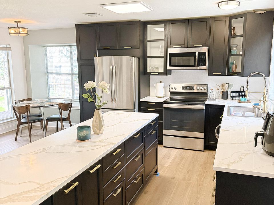Kitchen with island