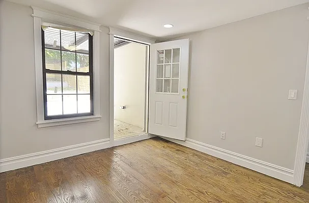 Rented by Park Property Advisors | media 14