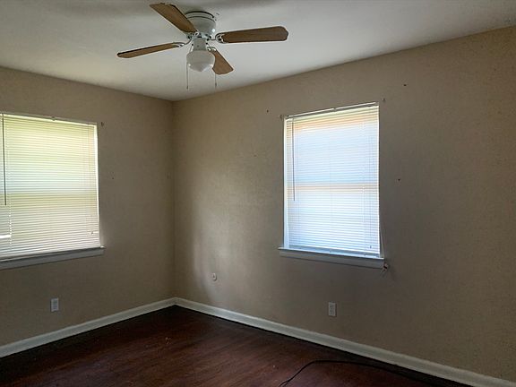 3rd image of 1506 Hillcrest St