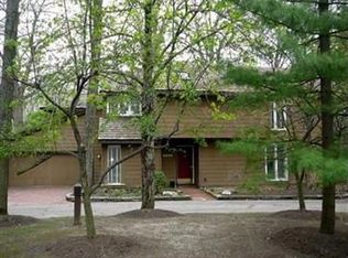 12636 Cedar Rd, Cleveland Heights, OH 44106