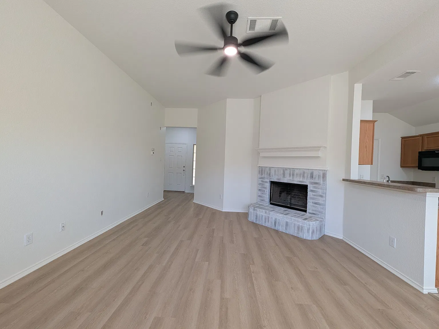 3 bed, 1245 sqft, $1,595 — Photo 3