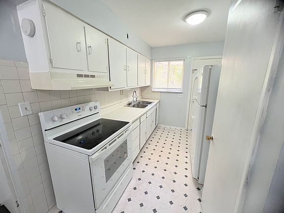 5th image of 109 Elliott Dr APT A