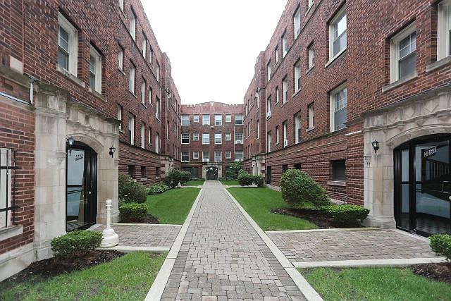 1st image of 3257 W Wrightwood Ave APT 1A