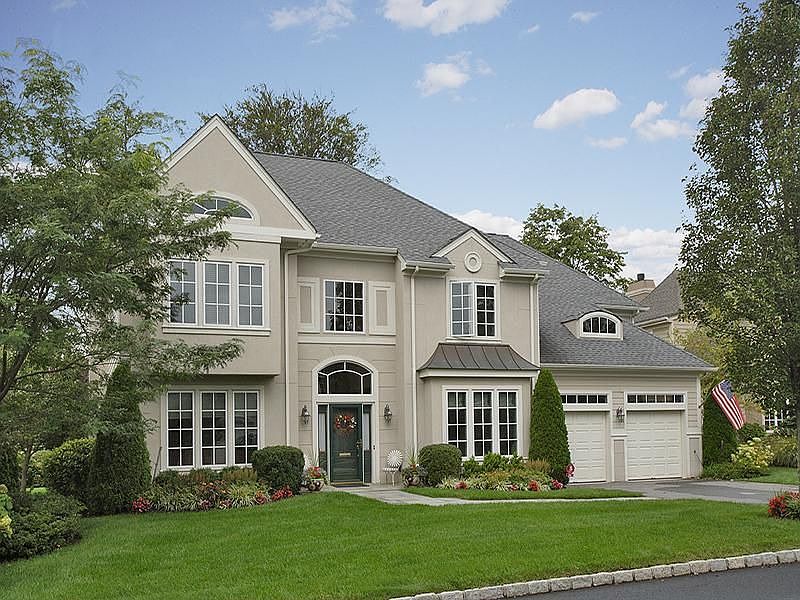 2004 Colonial in Private Gated Neighborhood