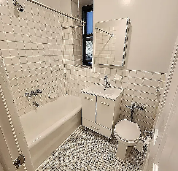 250 Ocean Pkwy — Photo 3