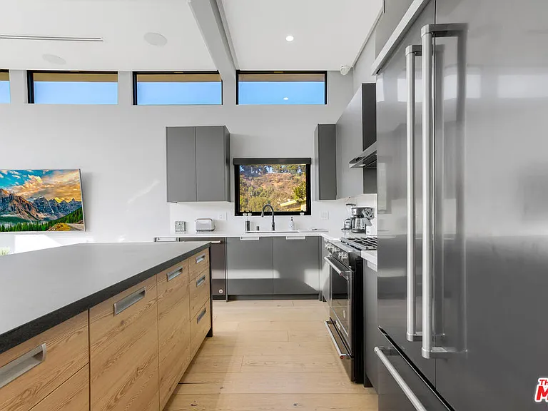 2515 Thames St — Photo 13