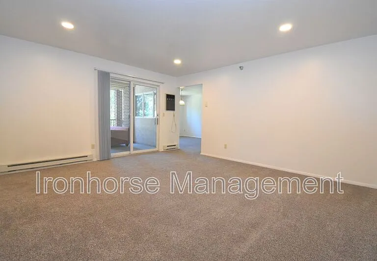 813 W Villard St #71 — Photo 3
