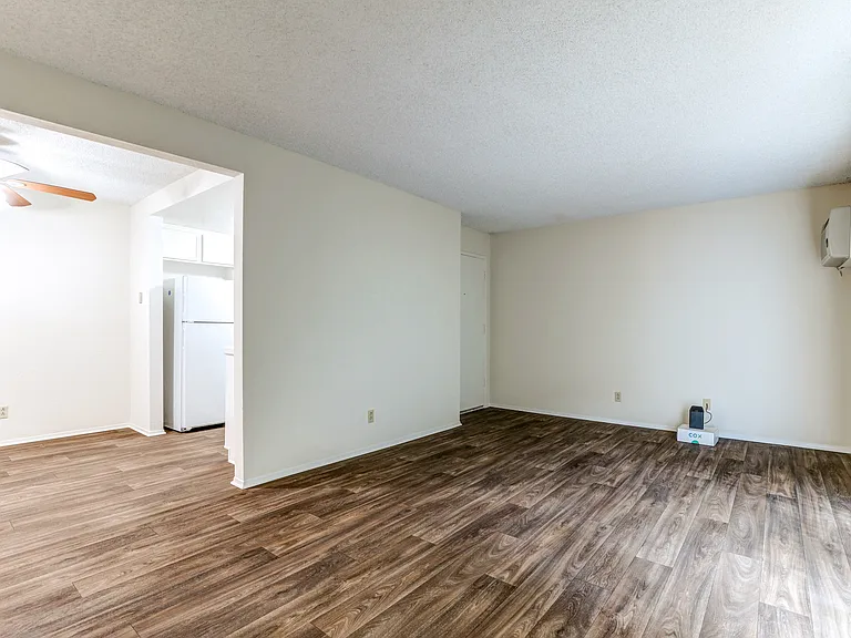 1575 Oak Apartment Homes — Photo 14