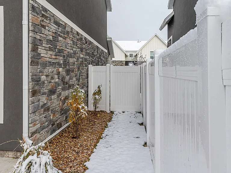 712 E Zekes Ct — Photo 29