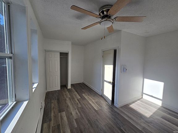 5th image of 2713 Waynewood Dr
