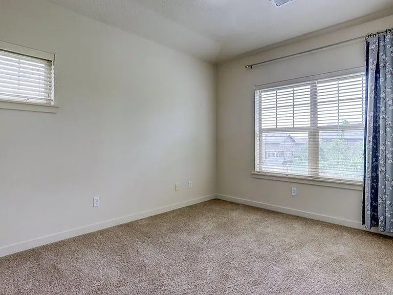 783 NE Adwick Dr — Photo 14