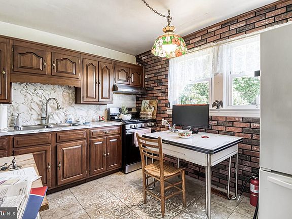 4th image of 217 Doris Ave