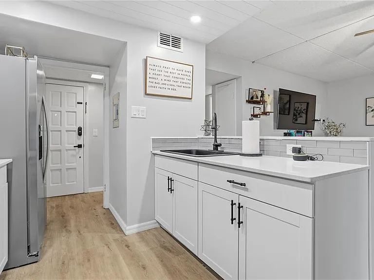 1154 Paseo Del Sol #B — Photo 6
