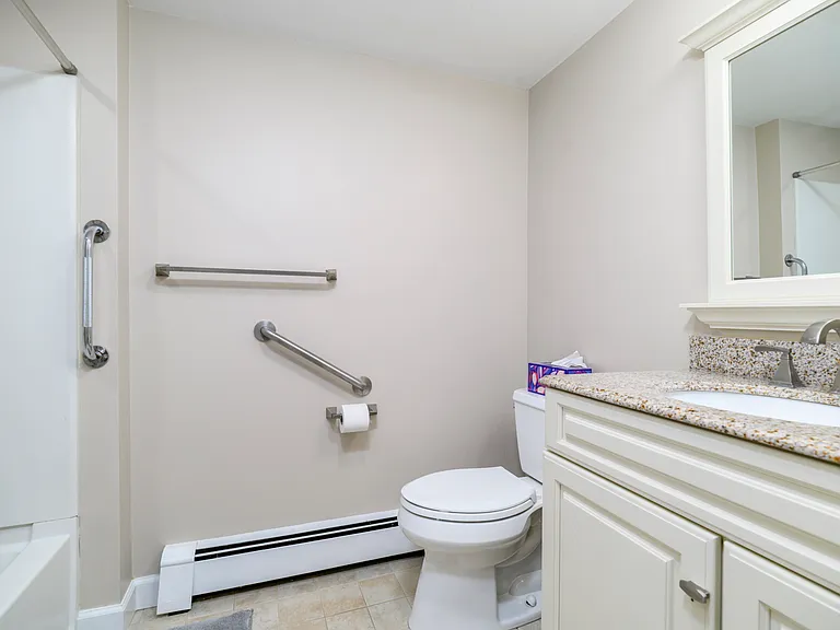 Lower level full bath
