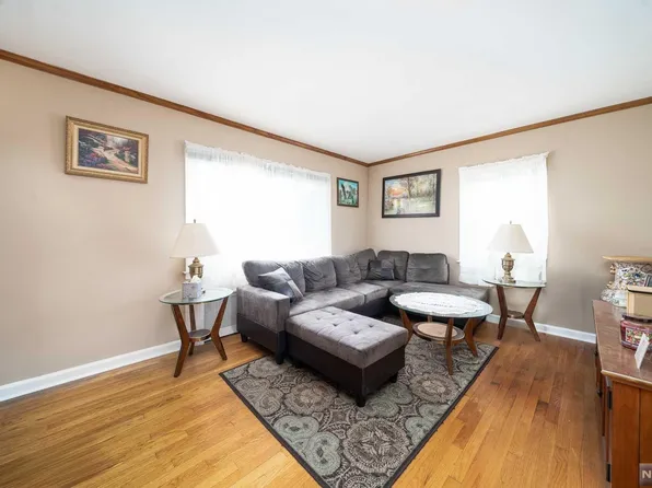 411 Outwater Ln, Saddle Brook, NJ 07663