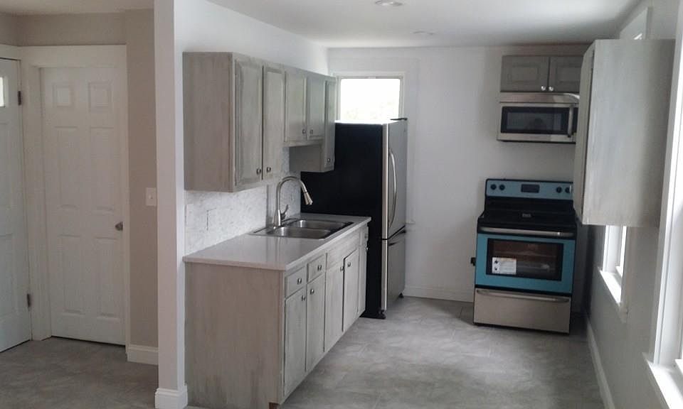 1st image of 4 Essex St #2
