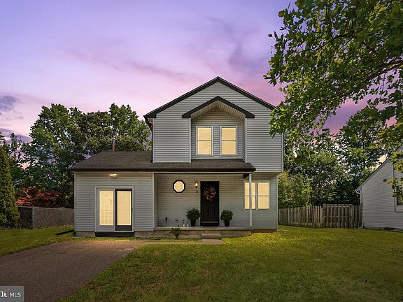 2nd image of 33 Country Ln