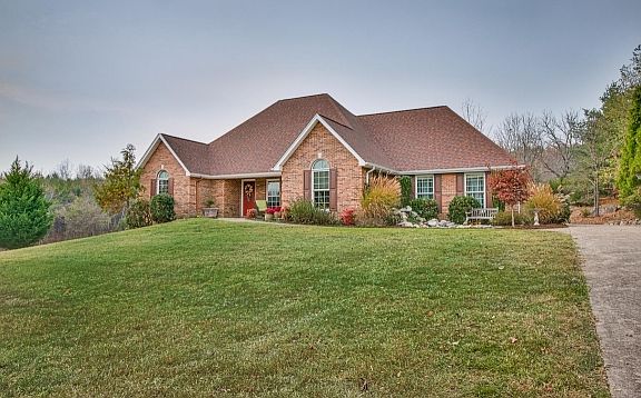 3rd image of 130 Lake Harbor Dr