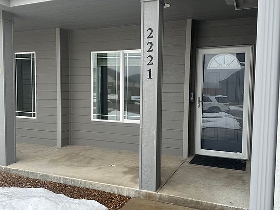 2nd image of 2221 Saddlebrook Dr