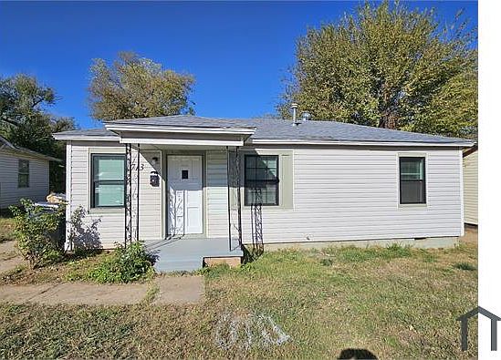 1st image of 713 SE 27th St